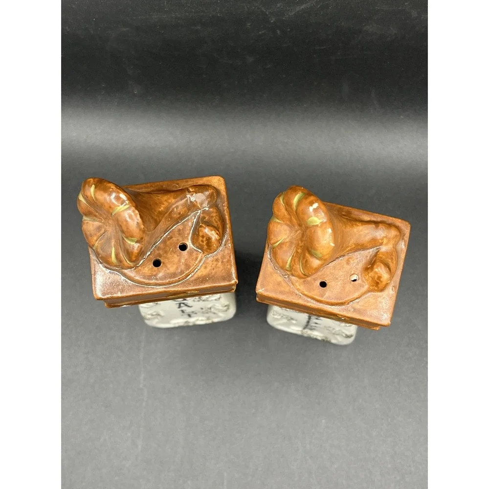 Vtg‎ Victrola Salt & Pepper Shakers Record Music Player Collectible 5